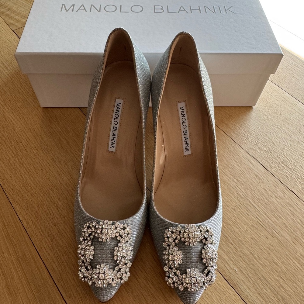 NIB Manolo Blahnik Hangisi 90 Crystal Glitter Satin Pumps Silver IT35
